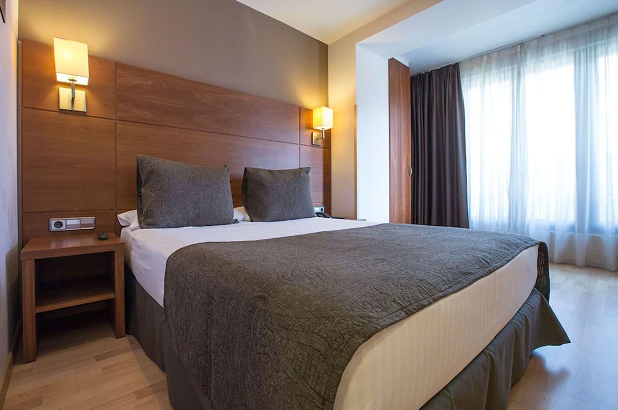 Hotel Via Augusta Барселона Екстериор снимка