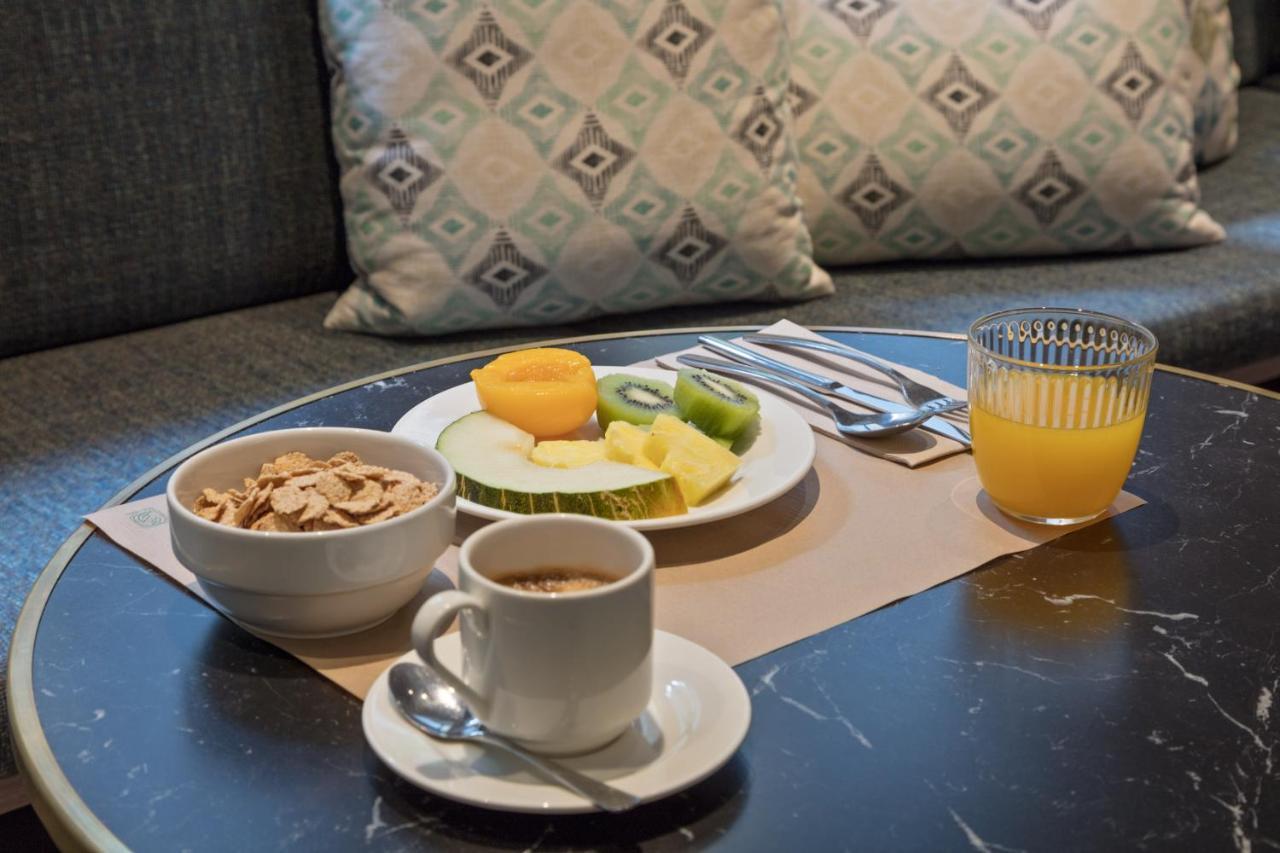 Hotel Via Augusta Барселона Екстериор снимка